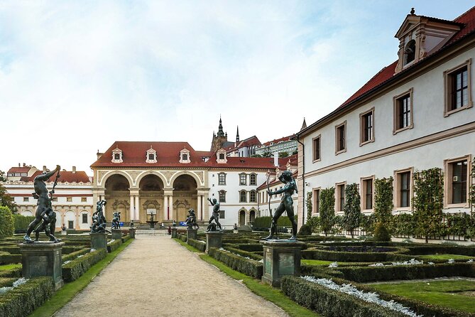 Prague Photoshoot for Couples, Betrothed, Family & Friends - Meeting and Pickup Logistics