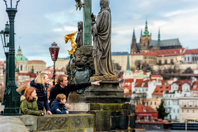 Prague Photoshoot + Walking Tour + Lunch - Culinary Experience