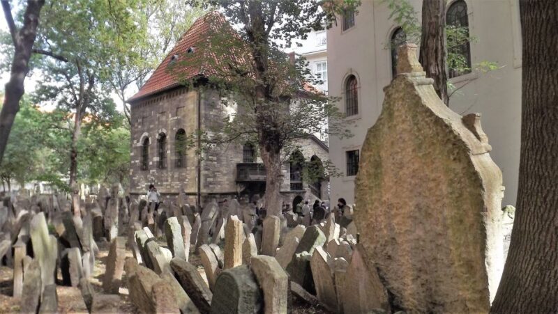 Prague: Prague Castle, Jewish Quarter, Clock Tower Admission - Visitor Experience and Highlights