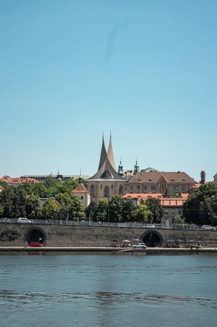 PRAGUE PRIVATE BOOZE CRUISE - Key Points