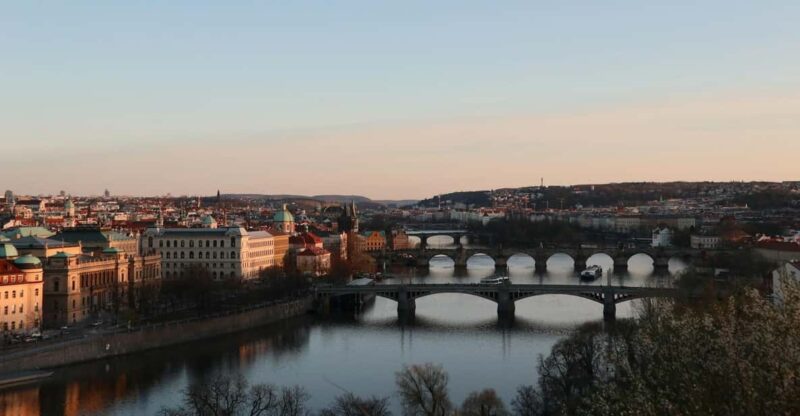 PRAGUE PRIVATE BOOZE CRUISE - Inclusions