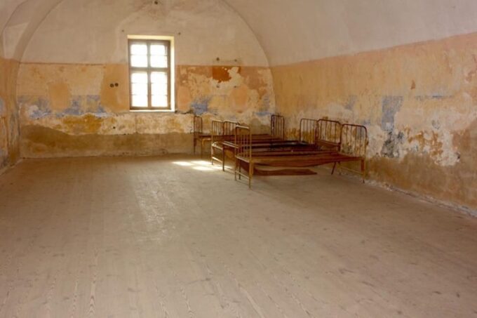 Prague: Private Day Tour of Terezin Concentration Camp - Cancellation Policy