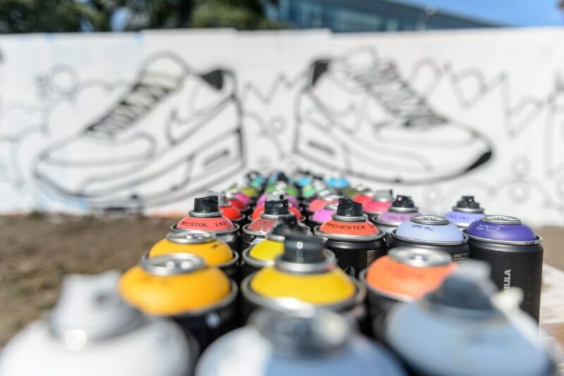 Prague: Private Graffiti Workshop - Instruction and Group Dynamics