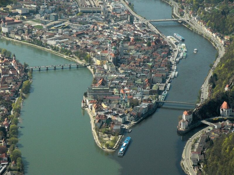 Prague: Private One-Way Transfer to Passau - Key Points