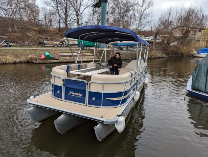 Privae Pontoon Prague: Private Pontoon Sightseeing Cruise With Prosecco | Power Traveller
