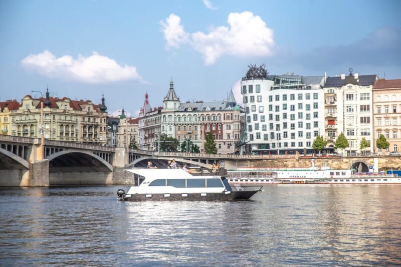 Prague: Private River Cruise With Unlimited Beer or Prosecco - Key Points