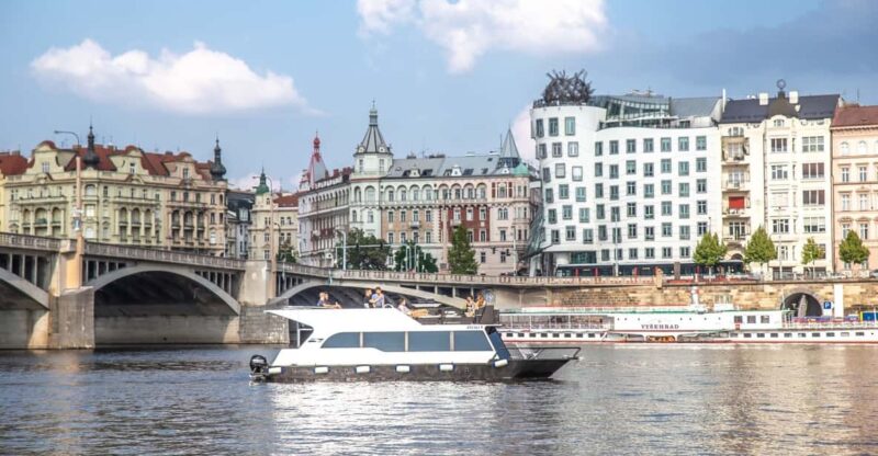 Prague: Private River Cruise With Unlimited Beer or Prosecco - Yacht Features