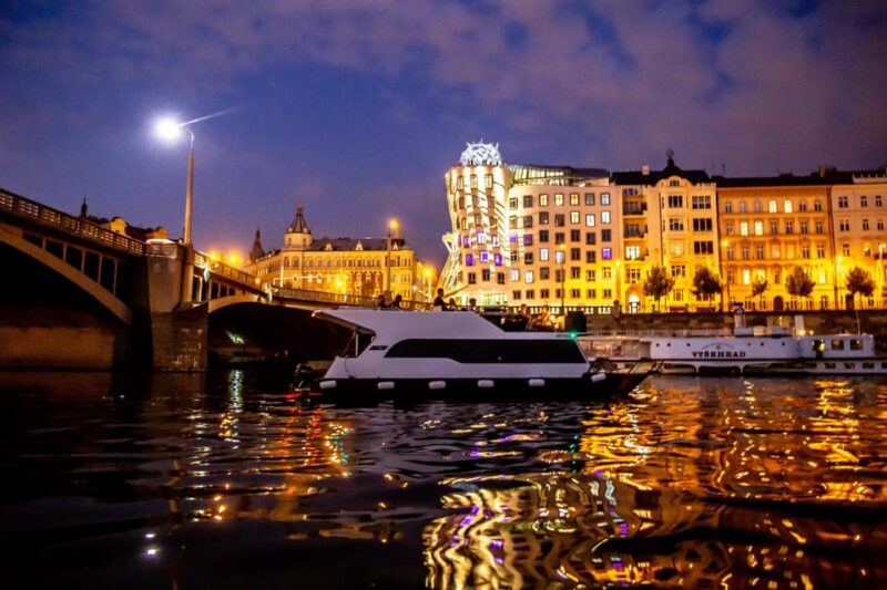 Prague: Private River Cruise With Unlimited Beer or Prosecco - Customization Options