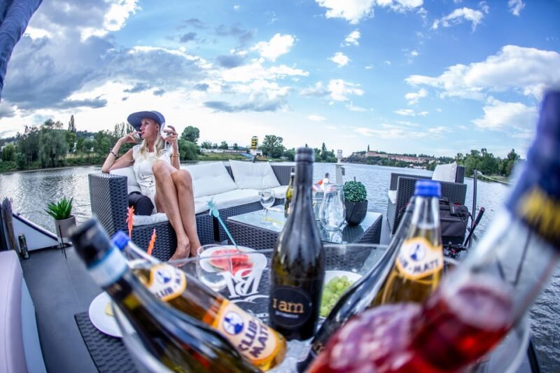 Prague: Private River Cruise With Unlimited Beer or Prosecco - Important Information