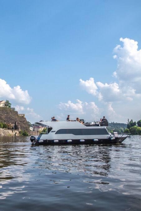 Prague: Private River Cruise With Unlimited Beer or Prosecco - Tour Operation Details