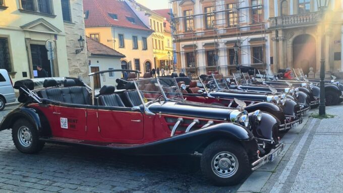 Prague: Private Tour by Vintage Car - 2hrs for 6 People - Vehicle Features and Amenities
