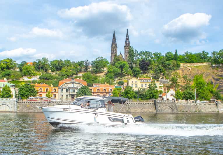 Prague: Private Vltava River Speedboat Cruise With Prosecco - Key Points