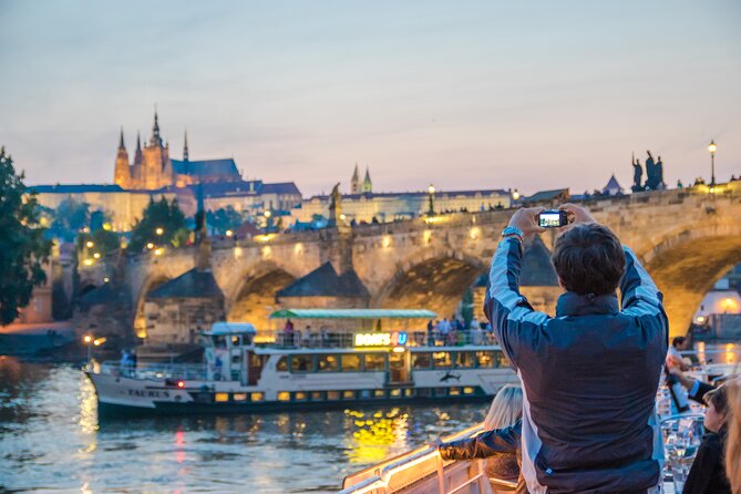 Prague: Sightseeing Boat Cruise With Buffet Dinner - Quick Points