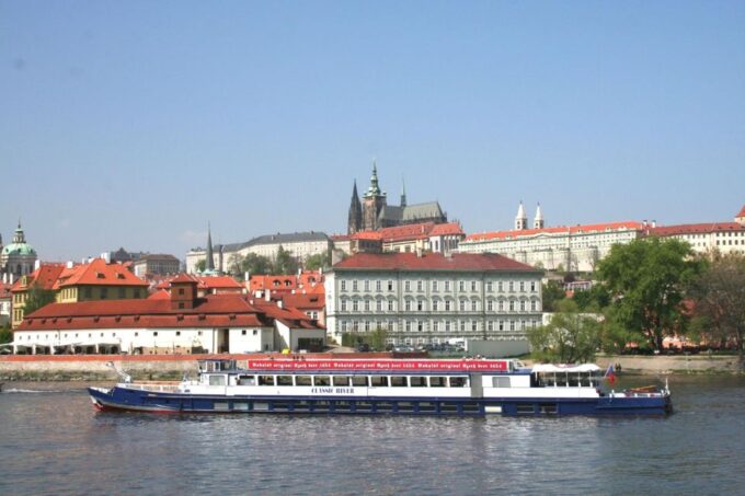Prague: Sightseeing Boat Cruise With Buffet Dinner - Important Details