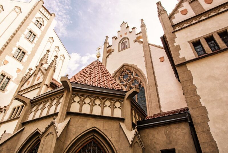 Prague: Synagogues and Jewish Quarter Private Walking Tour - Key Points