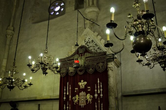 Prague: Synagogues and Jewish Quarter Private Walking Tour - Guided Exploration