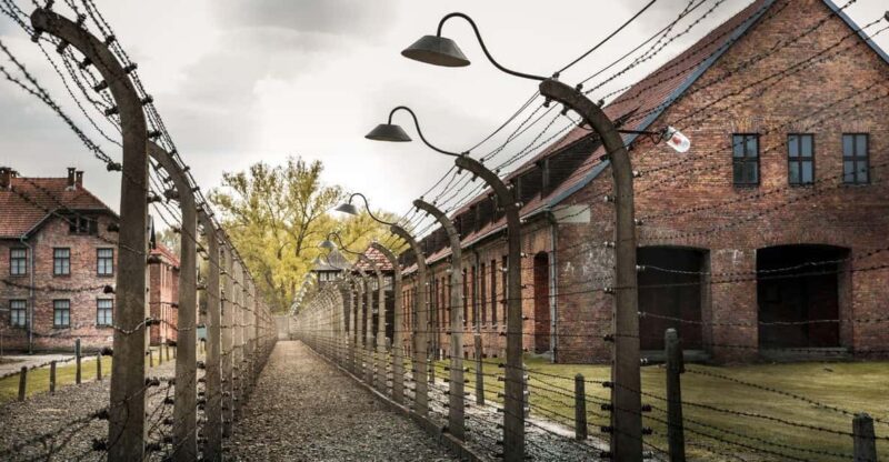 Prague: Tour to Auschwitz Birkenau - Itinerary Details