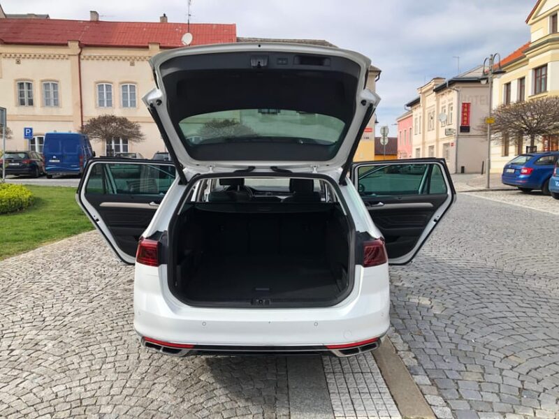 Prague: Transfer From Train/Bus Station to Hotel - Vehicle and Driver Details