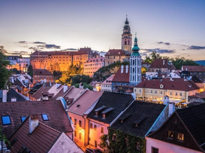 Prague: Transfer to Hallstatt via Fabulous Cesky Krumlov - Customization and Flexibility