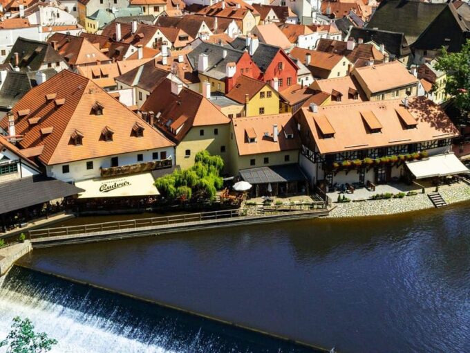 Prague: Transfer to Vienna via Fabulous Cesky Krumlov - Included Services and Fees