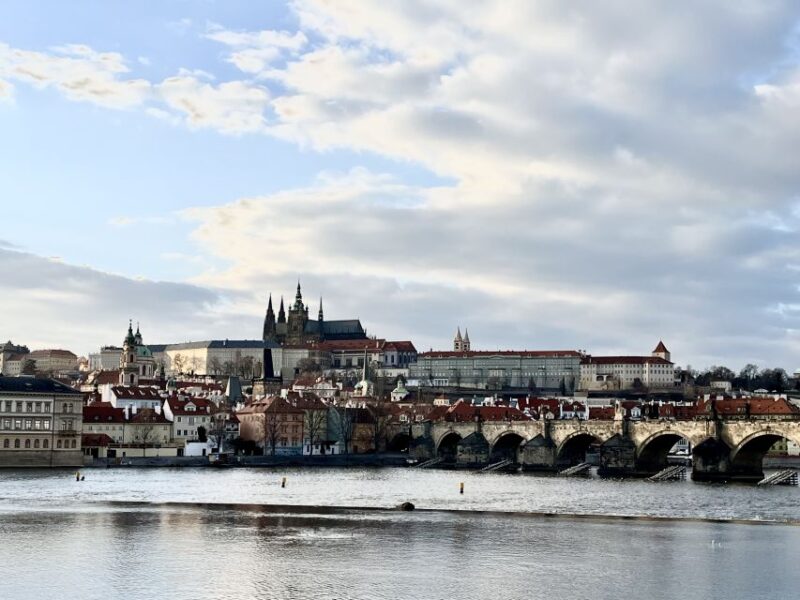 Prague: Vltava River Cruise With Dinner - Key Points