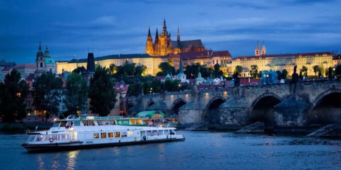 Prague: Vltava River Evening Dinner Cruise - Inclusions and Exclusions