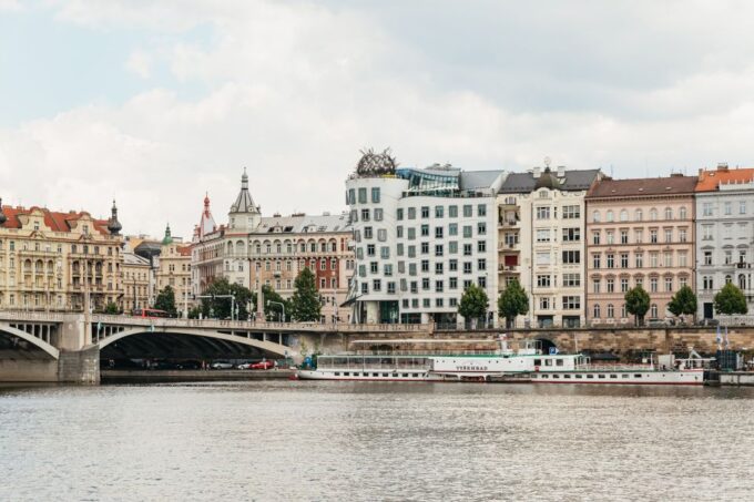 Prague: Vltava River Lunch Cruise in an Open-Top Glass Boat - Cruise Highlights