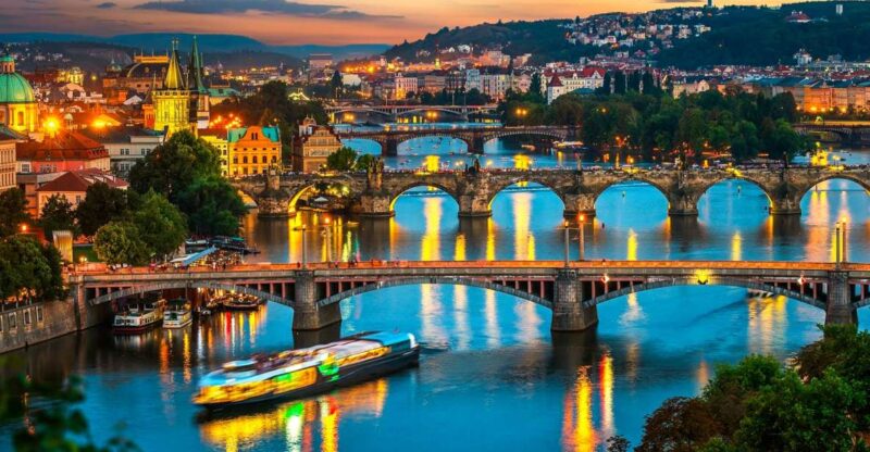 Prague: Vltava River Night Cruise With Buffet - Buffet Menu Details