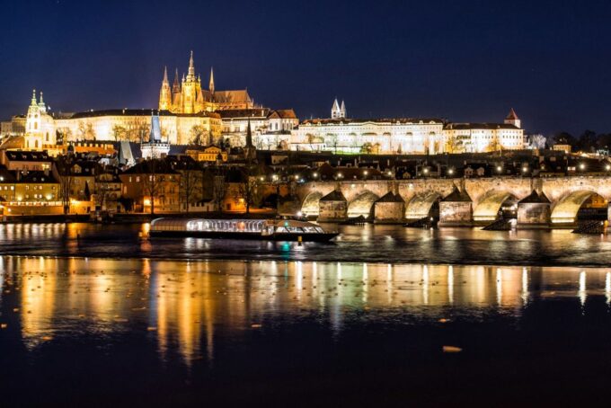 Prague: Vltava River Night Cruise With Buffet - Customer Feedback