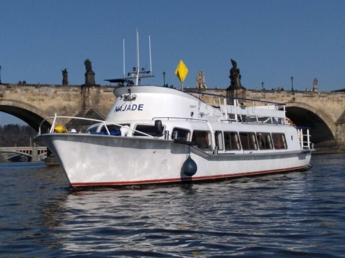 Prague: Vltava River Private Boat Party With Drinks - Customer Ratings and Reviews