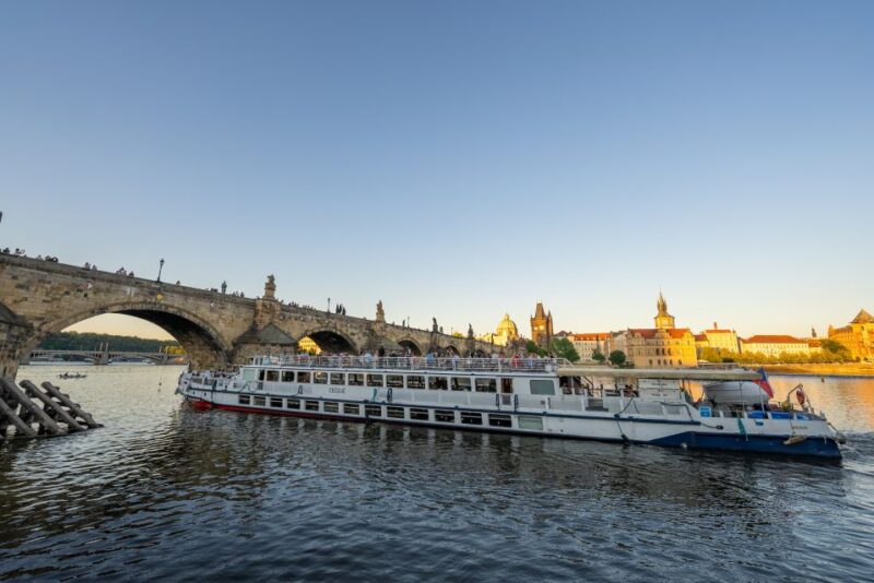 Prague: Vltava River Sightseeing Cruise - Included Features