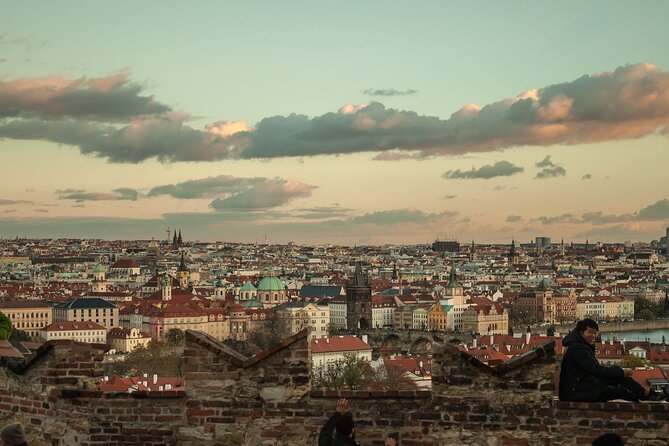 Prague Walking Tour in English: Old Town and Prague Castle - Group Size and Dynamics