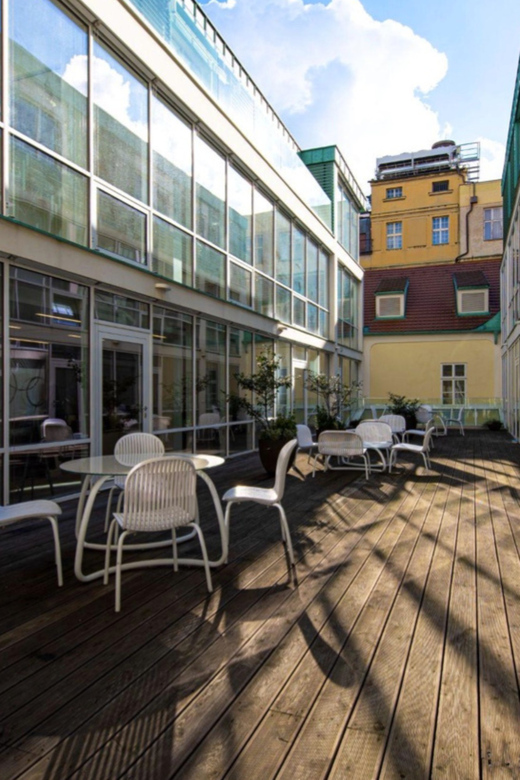 Prague: Workshop - Learn the Art of Storytelling - Amenities and Accessibility