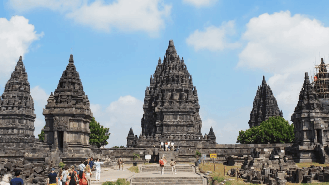 Prambanan, Hidden Temple, & Ramayana Ballet Perfomance - Included Services