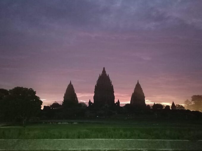Prambanan Sunrise Tour - Sunrise Experience