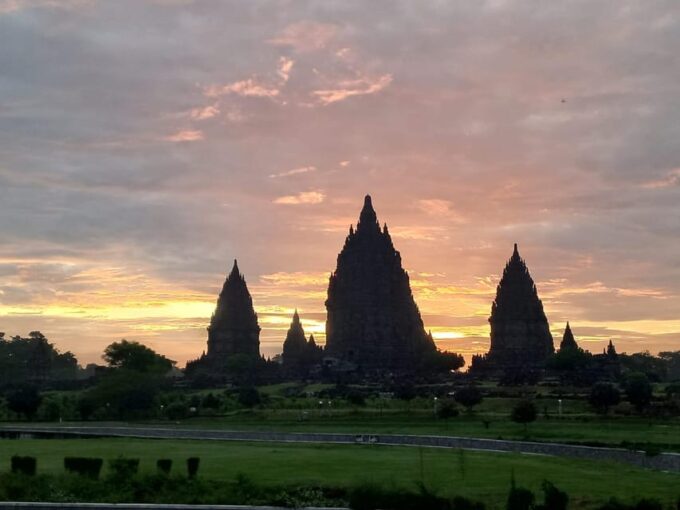 Prambanan Sunrise Tour - Frequently Asked Questions