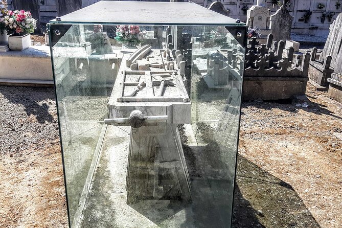 Prazeres Cemetery: A Self-Guided Audio Tour in Lisbon - Meeting and Transportation