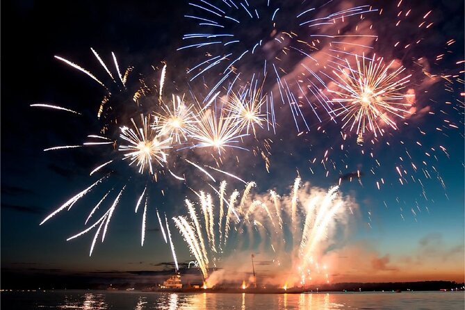 Premier Chicago River Fireworks Dinner Cruise - Key Points
