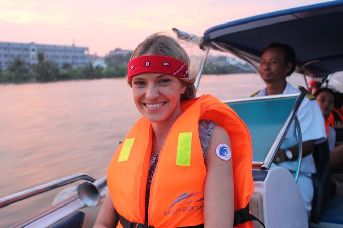 Premier Cu Chi Tunnels Tour in Ben Dinh by Speed Boat - Exploring the Tunnels