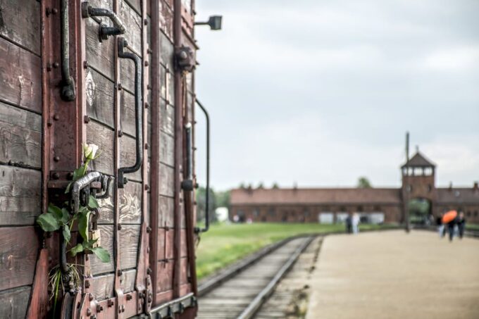Premium Auschwitz-Birkenau Guided Tour From Krakow - Meeting Points and Pickup Locations