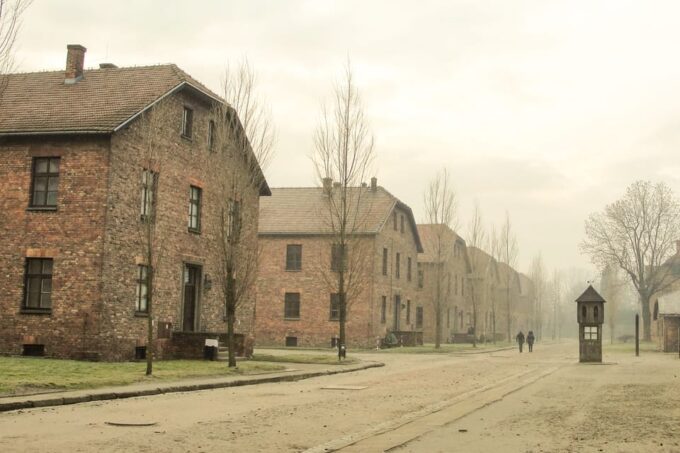 Premium Auschwitz-Birkenau Guided Tour From Krakow - Tour Duration and Schedule