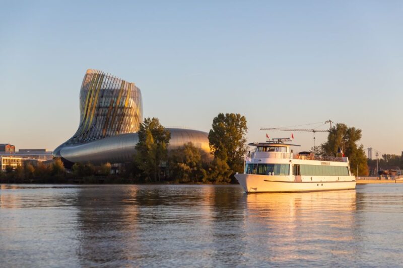 Premium Cruise, Glass of Wine and Cannelé - Cruise Amenities and Inclusions