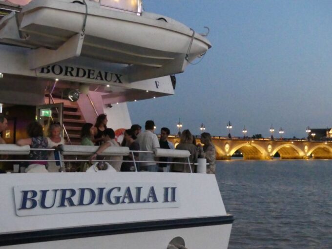Premium Cruise, Glass of Wine and Cannelé - Accessibility Information