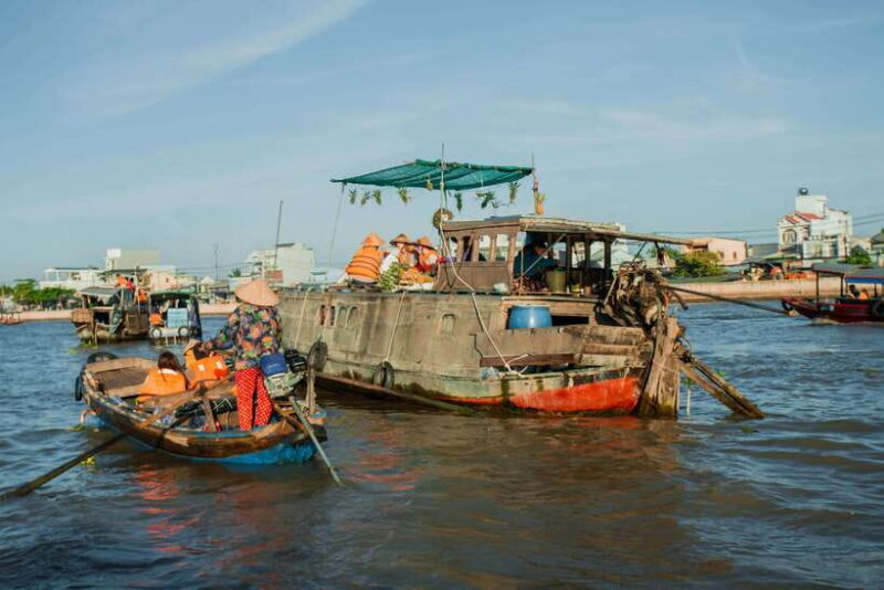 Premium Floating Market & Con Son Islet Tour - Cultural Experience
