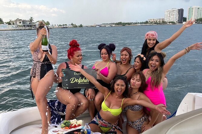 Premium Miami Yacht Tour Experience: Captain, Champagne & Party! - Reviews