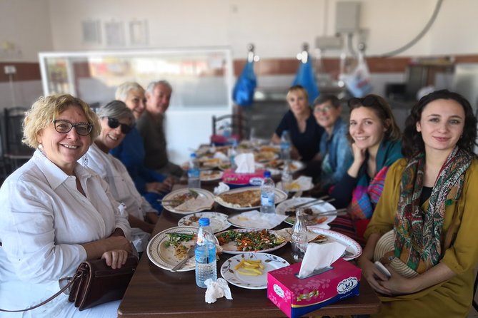 Premium Muscat Half Day Excursion - English Guide - Group Size and Logistics