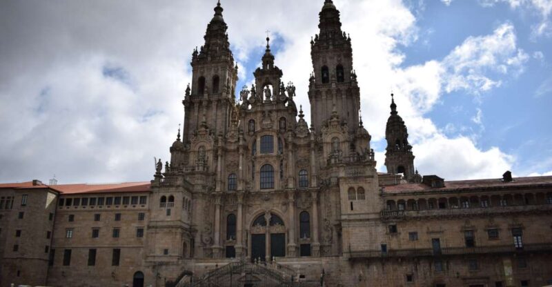 Premium Porto Santiago Compostela Tour Lunch & Wine Tasting - Starting Location and Duration