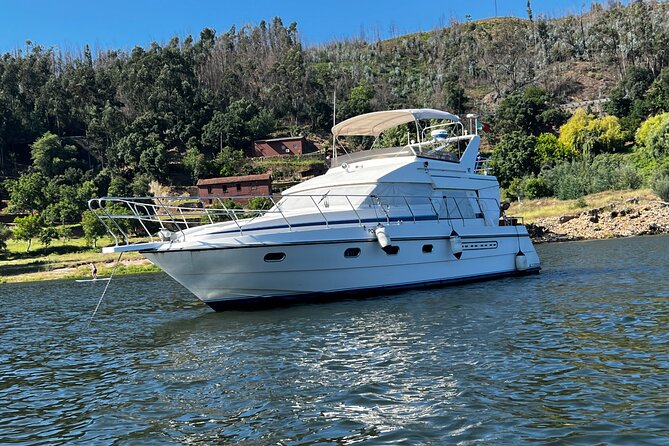 Premium Yacht Tour on the Douro - Meeting and Pickup