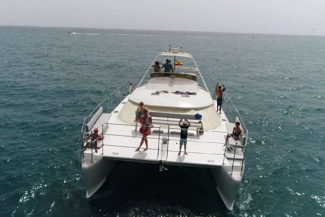 Prestigious Cruiser Private Charter - Amenities and Inclusions
