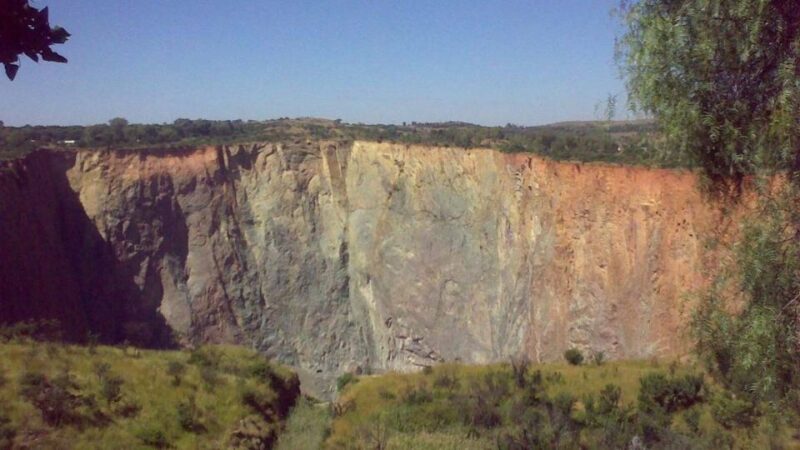 Pretoria: Cullinan Surface Diamond Mine Walking Tour - Key Highlights